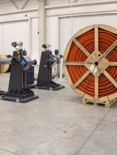 Cable, pipe, rope winder to drums