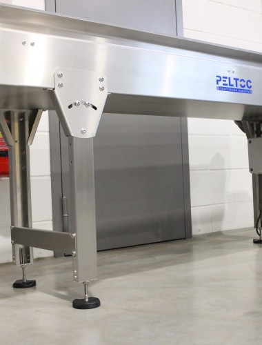 Roller belt conveyor/ collecting table