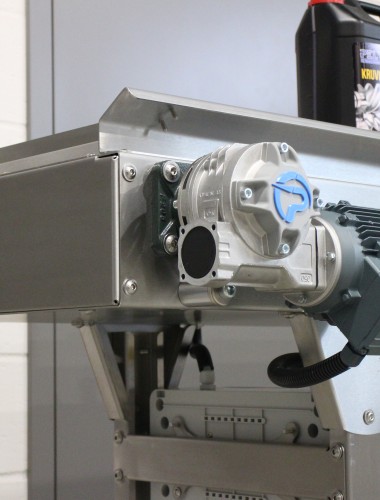 Roller belt conveyor/ collecting table