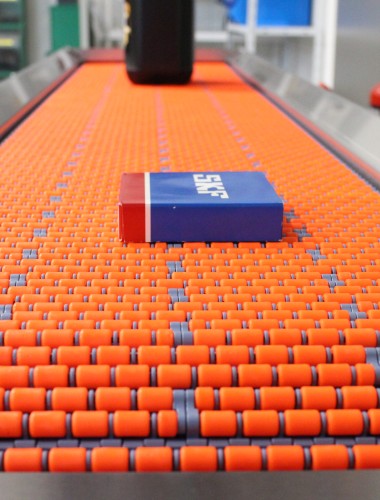Roller belt conveyor/ collecting table
