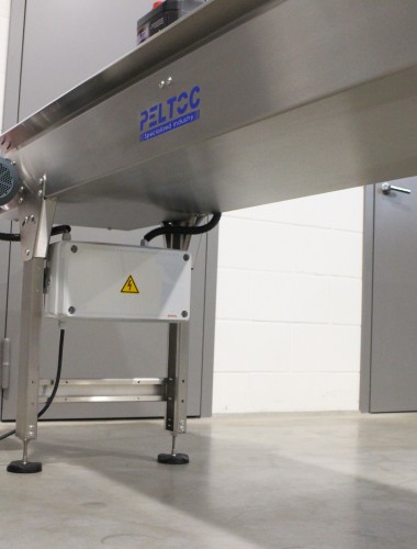 Roller belt conveyor/ collecting table