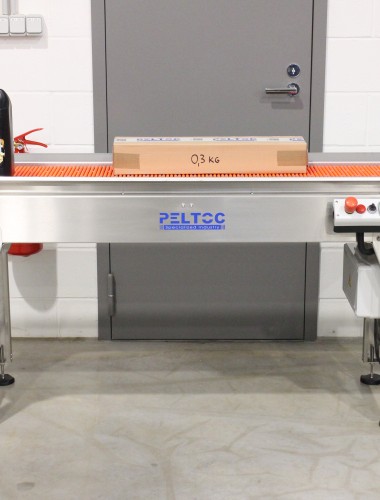 Roller belt conveyor/ collecting table